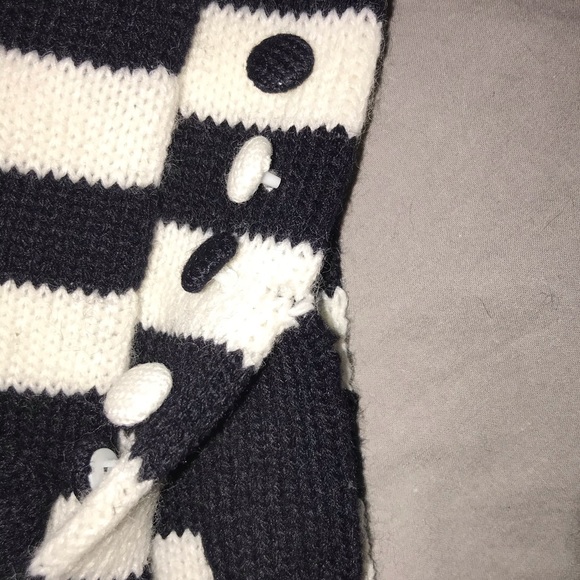 Bijou Brigitte Accessory Set - Hat, Gloves, Scarf - Picture 6 of 7